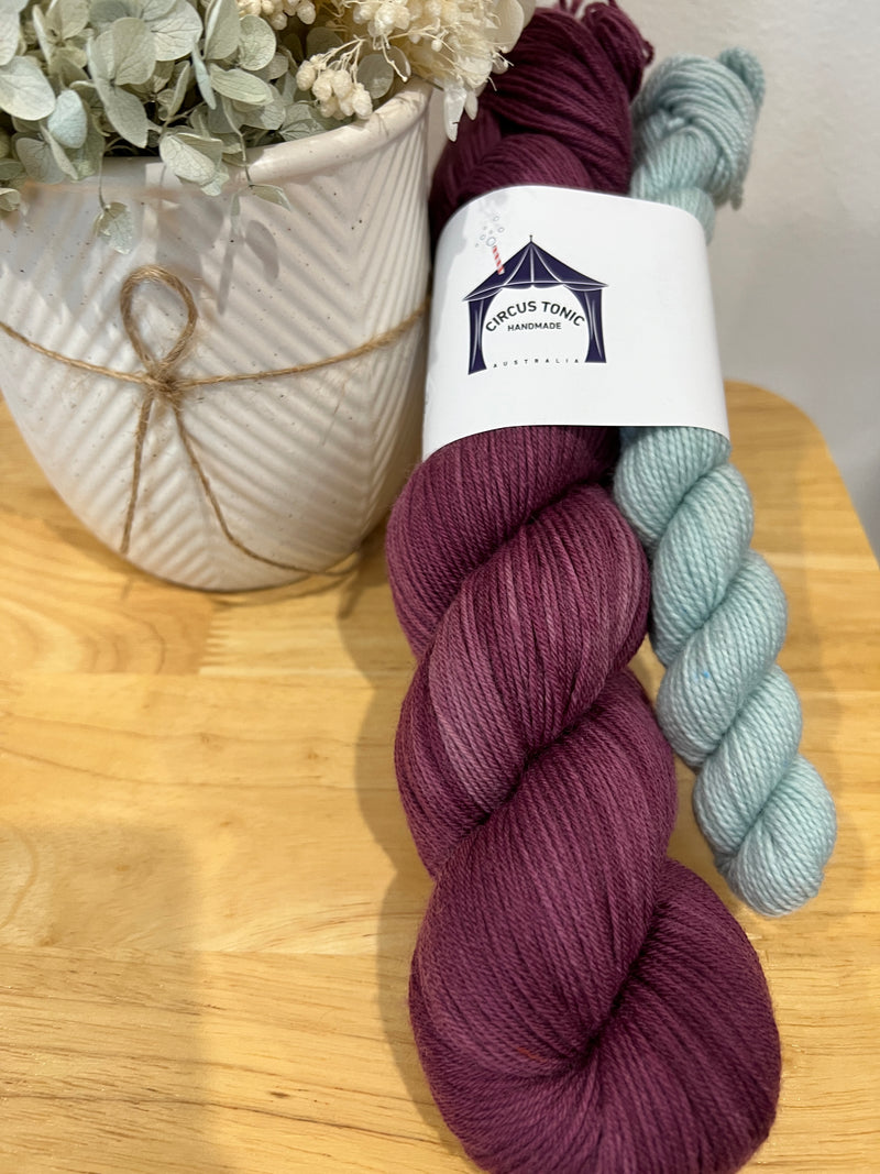 Ranunculus Jubilee Sock Set